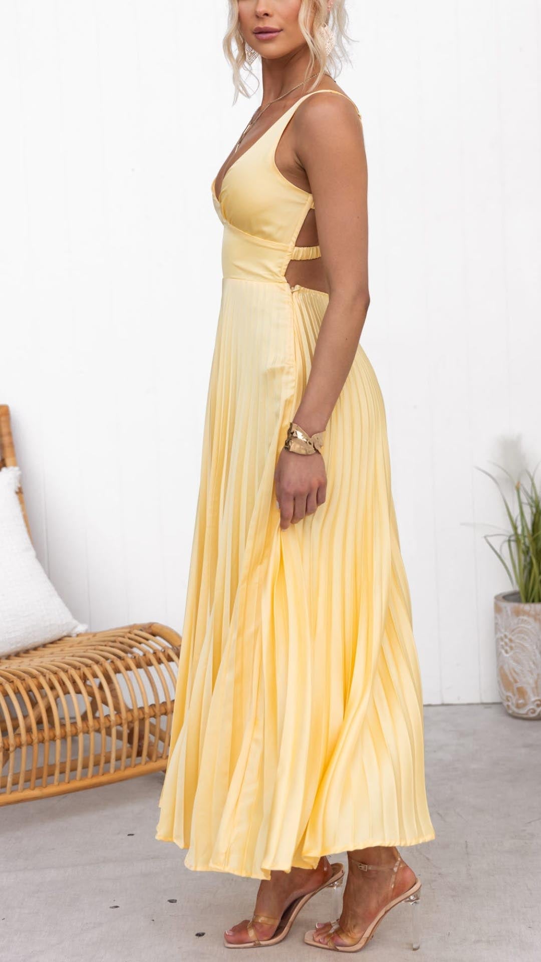 Léa™ | Robe longue plissée jaune à col en V