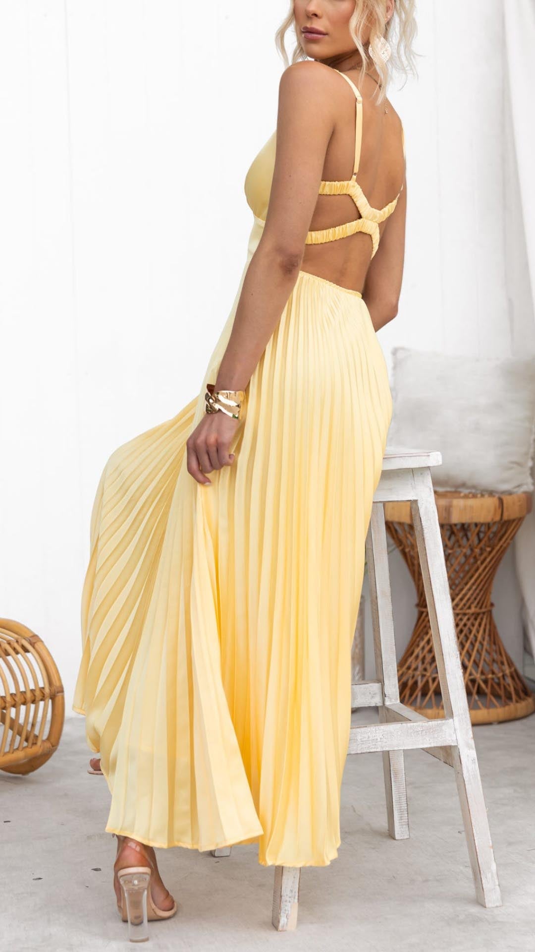 Léa™ | Robe longue plissée jaune à col en V